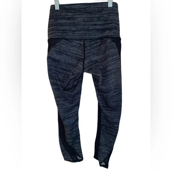 Lululemon Women Cropped Capri Leggings Size 4 Black CA 35801 RN 106259 - Picture 3 of 9